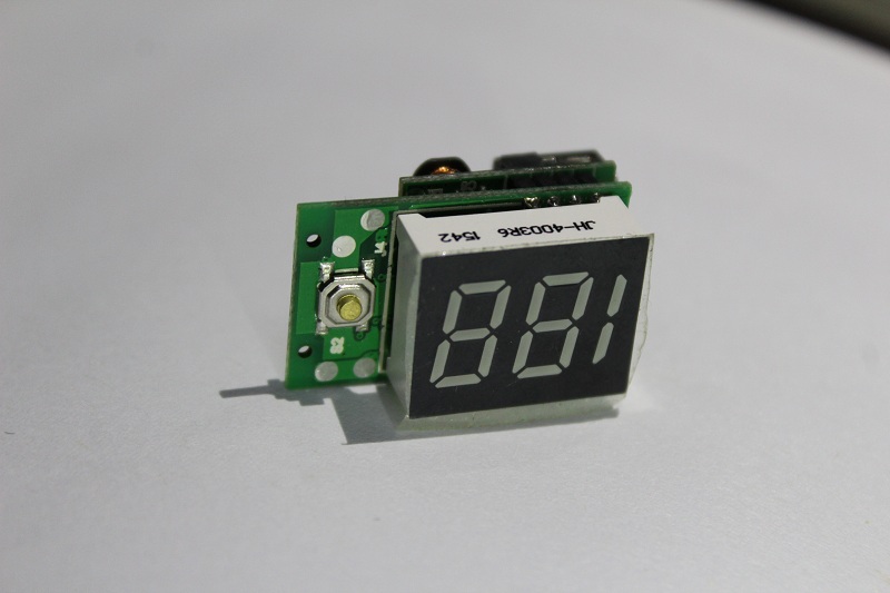 索楊移動電源定制一批德立華8121數(shù)碼管顯示移動電源PCBA